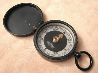 Early 20th century Sherwood London pocket compass with Verners style dial